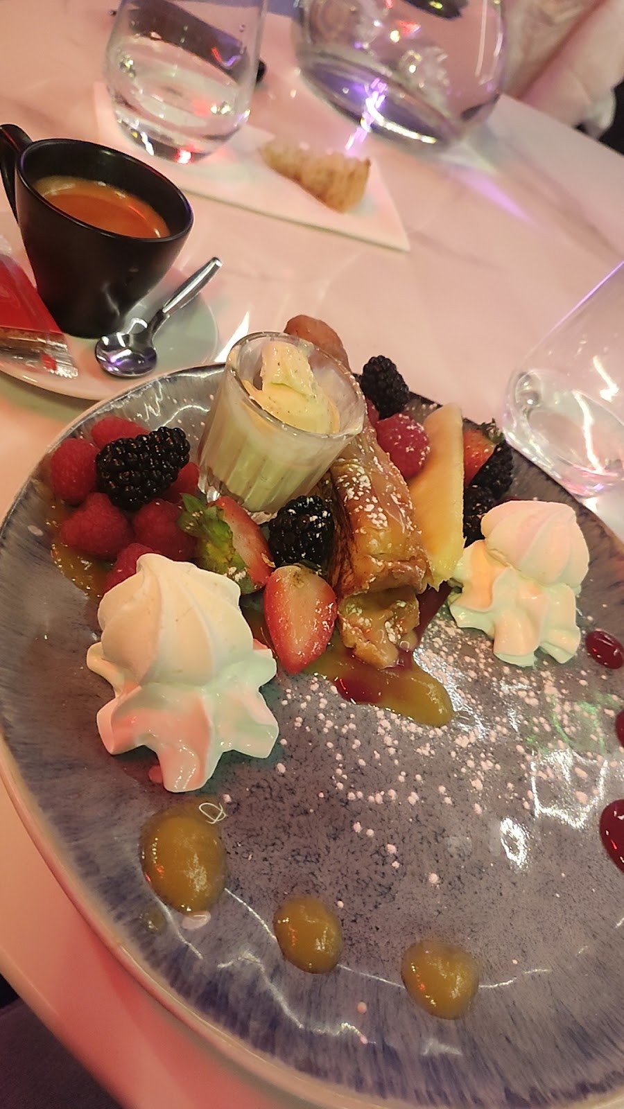 Dessert fruits et café